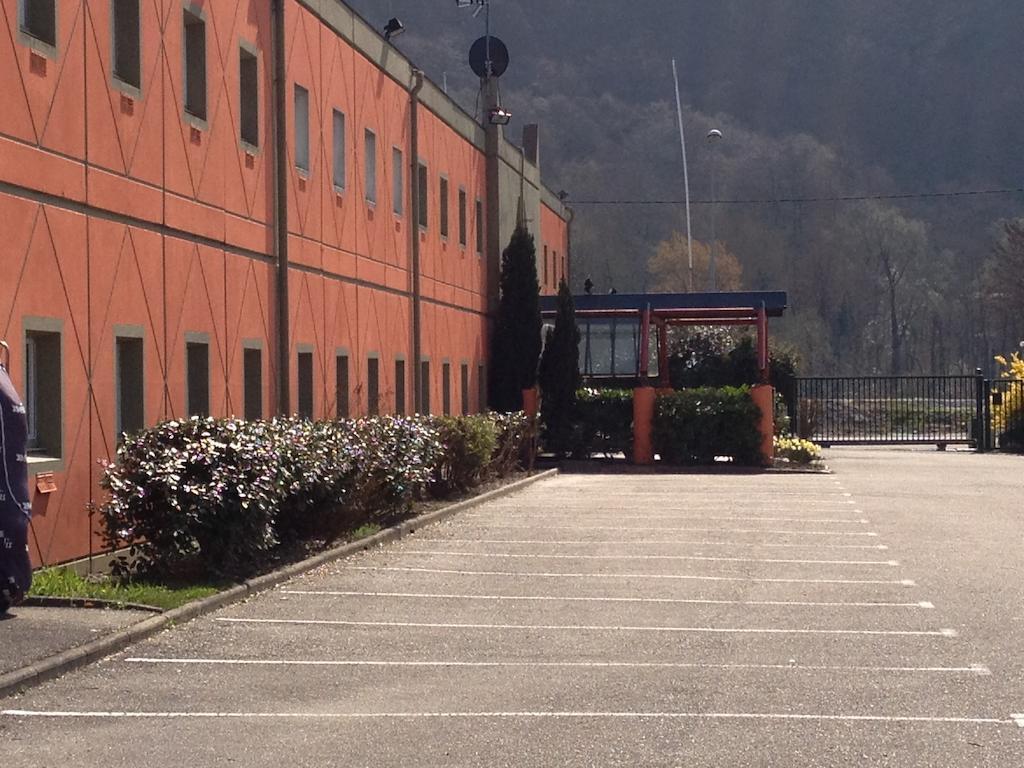 Les 4 Vallees Hotel Albertville Exterior photo