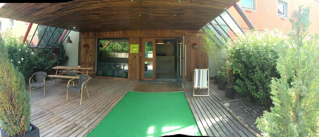 Les 4 Vallees Hotel Albertville Exterior photo