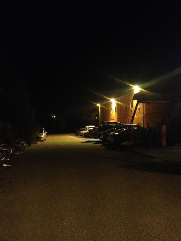 Les 4 Vallees Hotel Albertville Exterior photo
